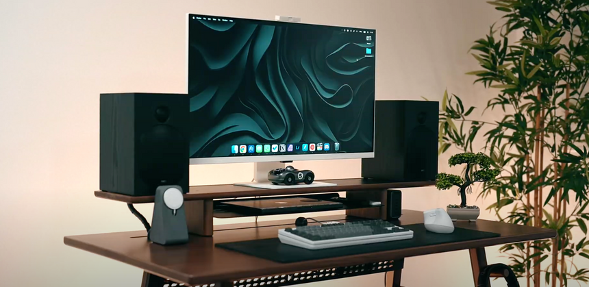 Modern Desk Setup with @ThisIsE